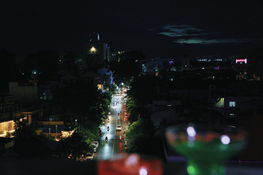 View ngắm đường phố trên cao tại Bình Yên Rooftop tại Biên Hòa, Đồng Nai