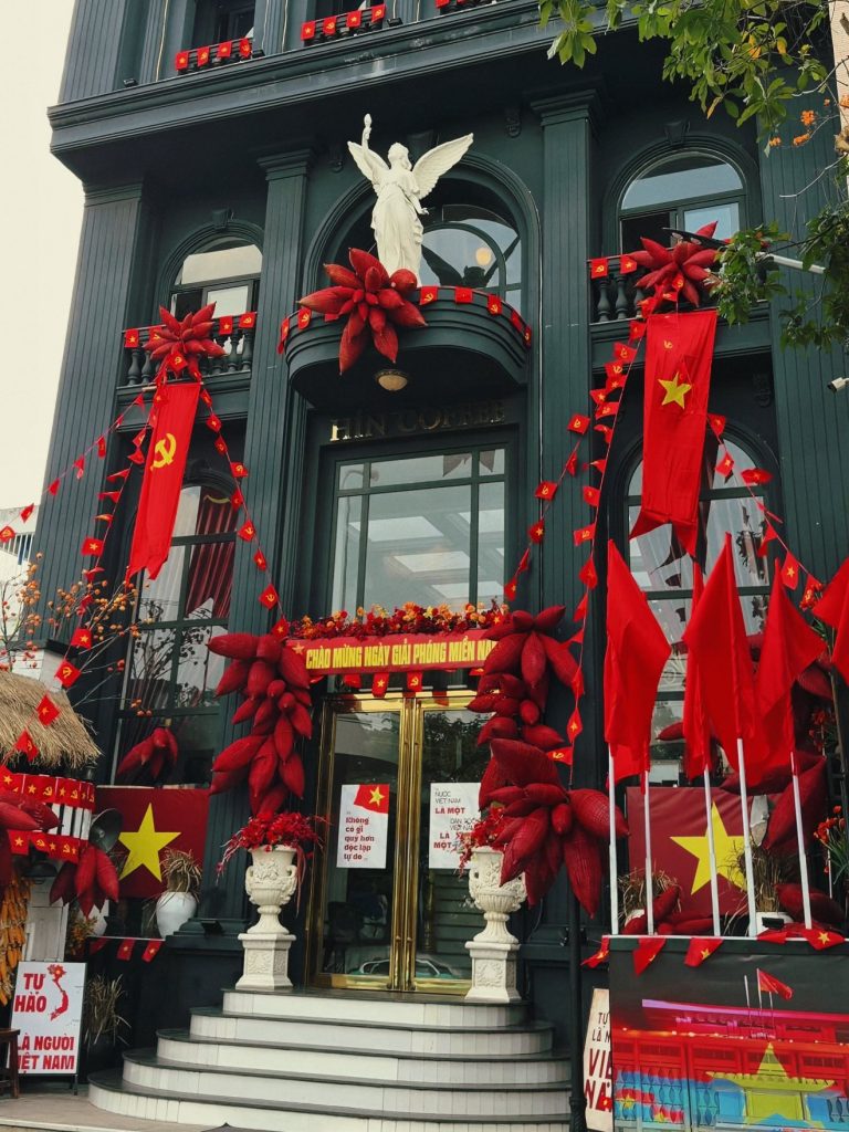 Hìn Coffee Quận 12 - oncept thay đổi theo mùa