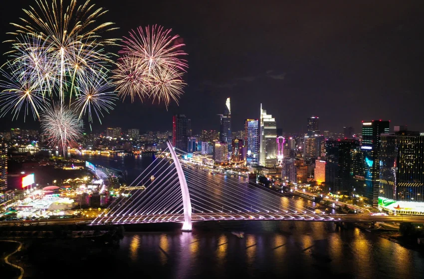  Lễ 30/4 Ở Sài Gòn Đi Đâu? Top 5 Trải Nghiệm “Phá Đảo” Thành Phố Không Ngủ 2026