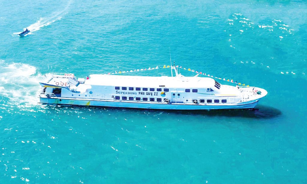 Tàu cao tốc đi Đảo Phú Quý từ cảng Phan Thiết hiện đại và êm ái